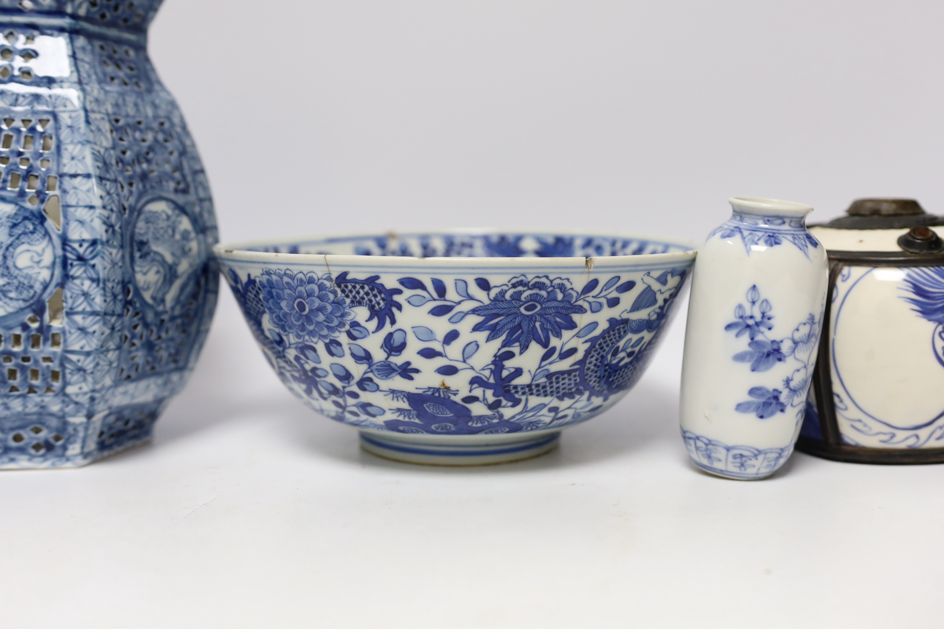 Four pieces of Chinese blue and white porcelain including a 19th century ‘dragon’ bowl, tallest 19.5cm